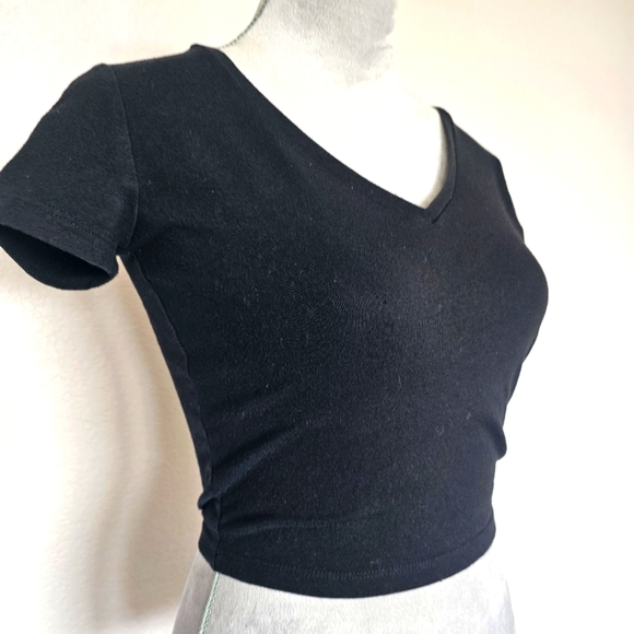 Women's Short Sleeve V Neck Cropped T Shirt Wild Fable Size Small - Picture 1 of 5